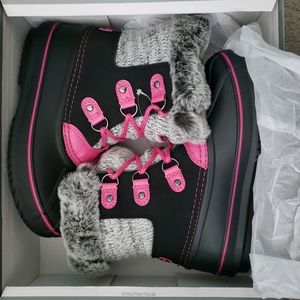Girls Black pink London Fog winter boots size 3.